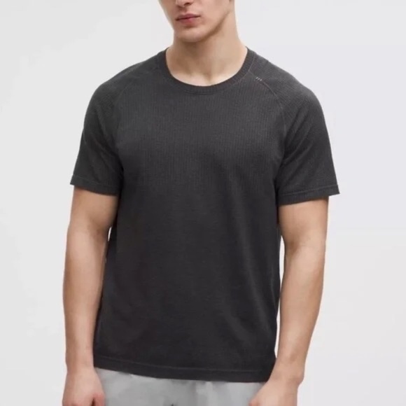 LULULEMON MEN'S METAL VENT TECH MIDWEIGHT HALF ZIP - GRAPHITE GRAY/BLACK - Picture 3 of 7